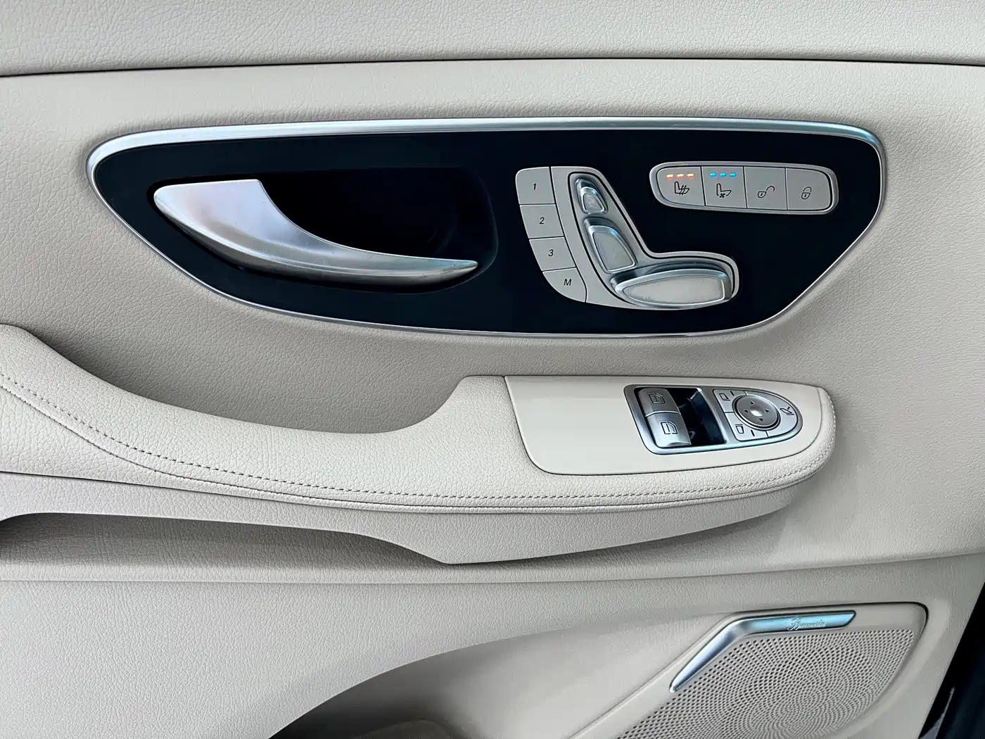 Mercedes-Benz V-Class 2022 V 260 L Long Wheelbase Luxury Edition фото 27