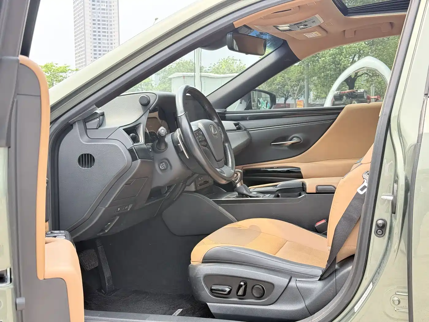 Lexus ES 2021 300h Luxury Edition фото 7