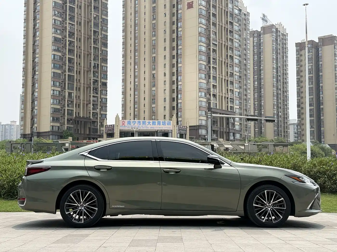 Lexus ES 2021 300h Luxury Edition фото 4