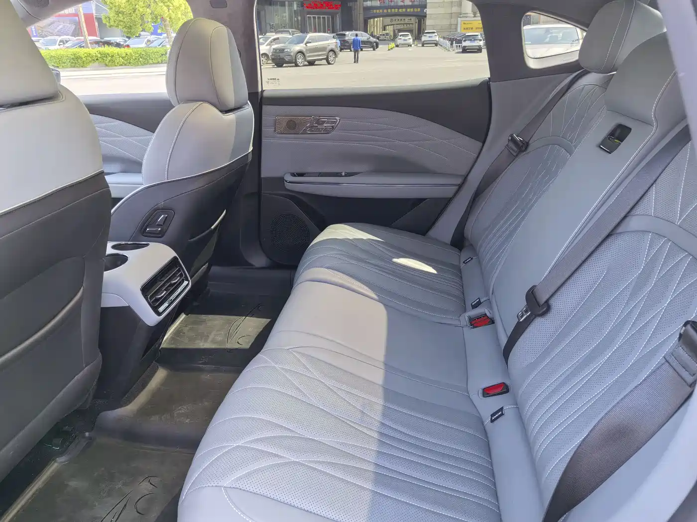 Geely Galaxy Galaxy E8 2025 700km Long Voyage Smart Drive Edition фото 11