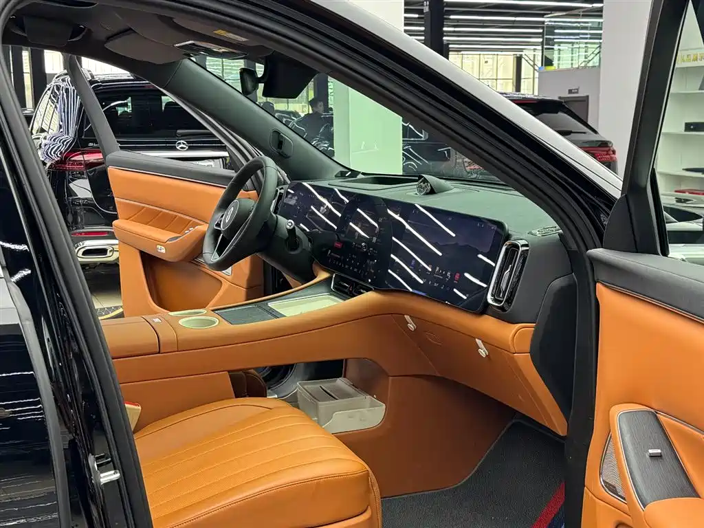 AITO Wenjie AITO M8 2025 Range Extender Max+ Edition 53.4kWh 5-seater фото 8