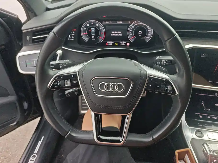 Фото 15 - Audi A6L