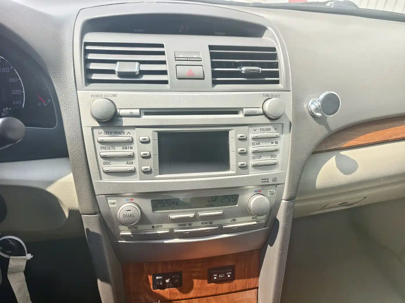 Toyota Camry 2011 200G Luxury Anniversary Edition фото 6