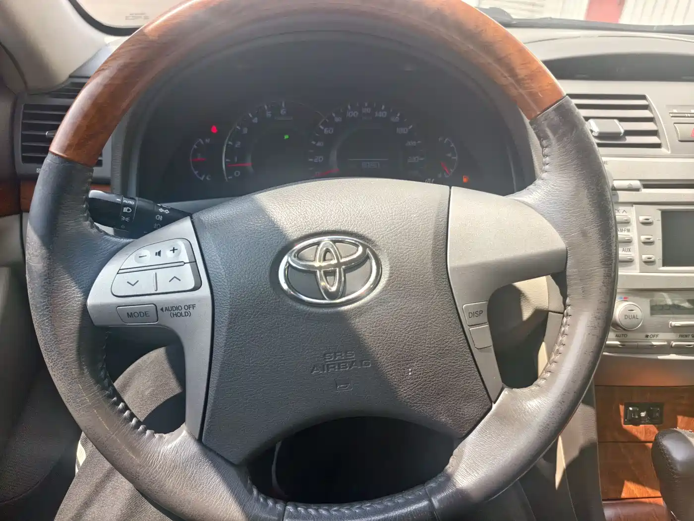 Toyota Camry 2011 200G Luxury Anniversary Edition фото 7