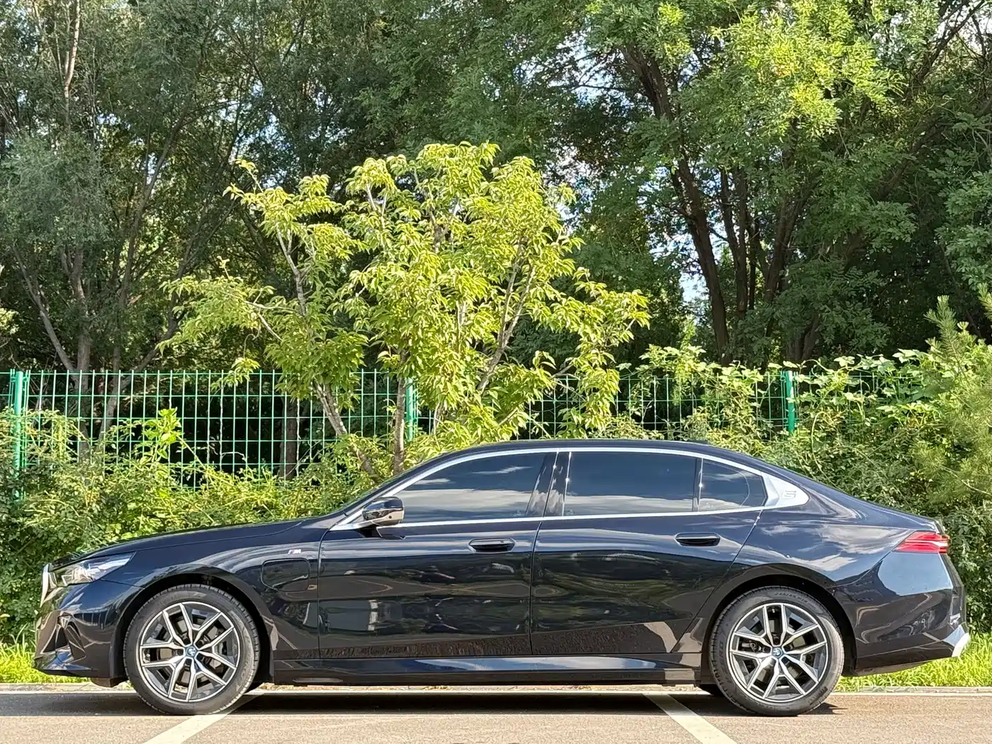 BMW i5 2024 2024 eDrive 35L Premium Model M Sport Package
