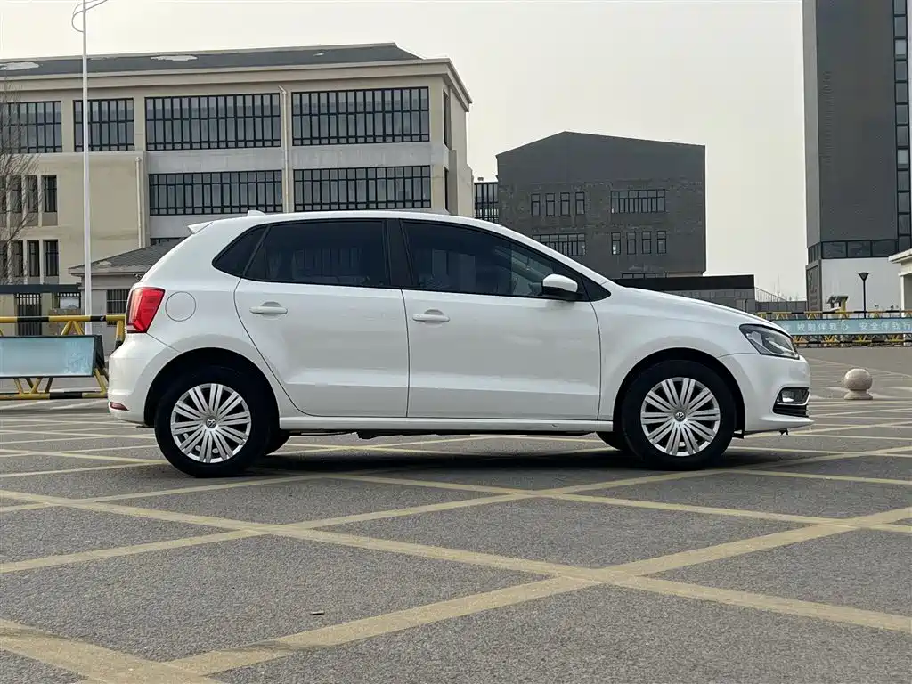 Volkswagen Polo 2016 1.6L Automatic Comfort фото 25