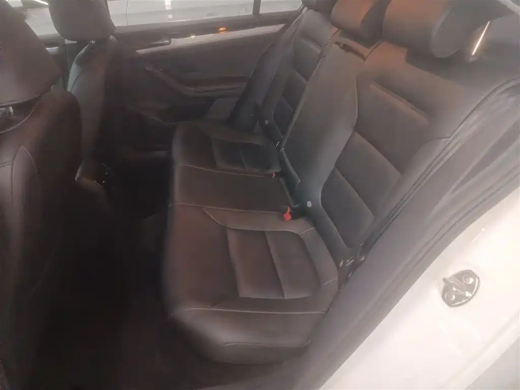 Volkswagen Sagitar 2017 180TSI Auto Exclusive Edition фото 17