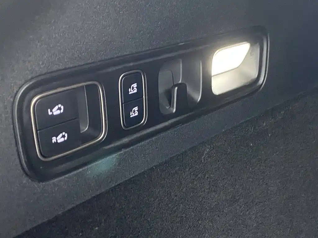 Li Auto i6 2026 2025 4WD Base Model