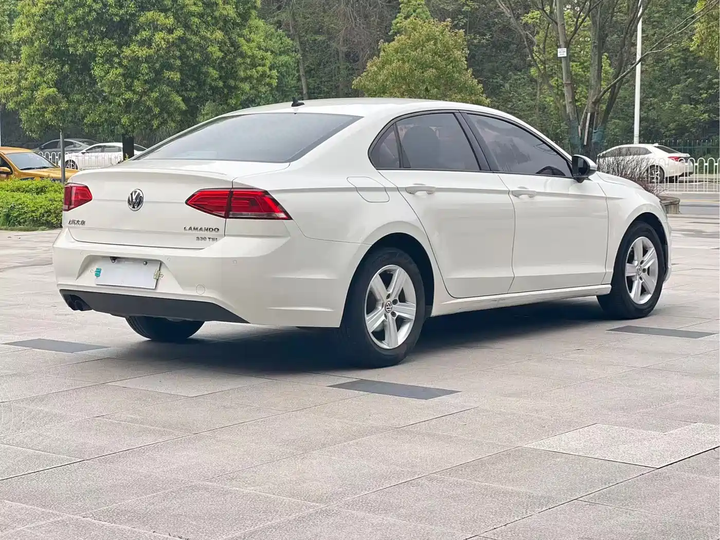 Volkswagen Lamando 2017 230TSI DSG Trend Edition фото 4