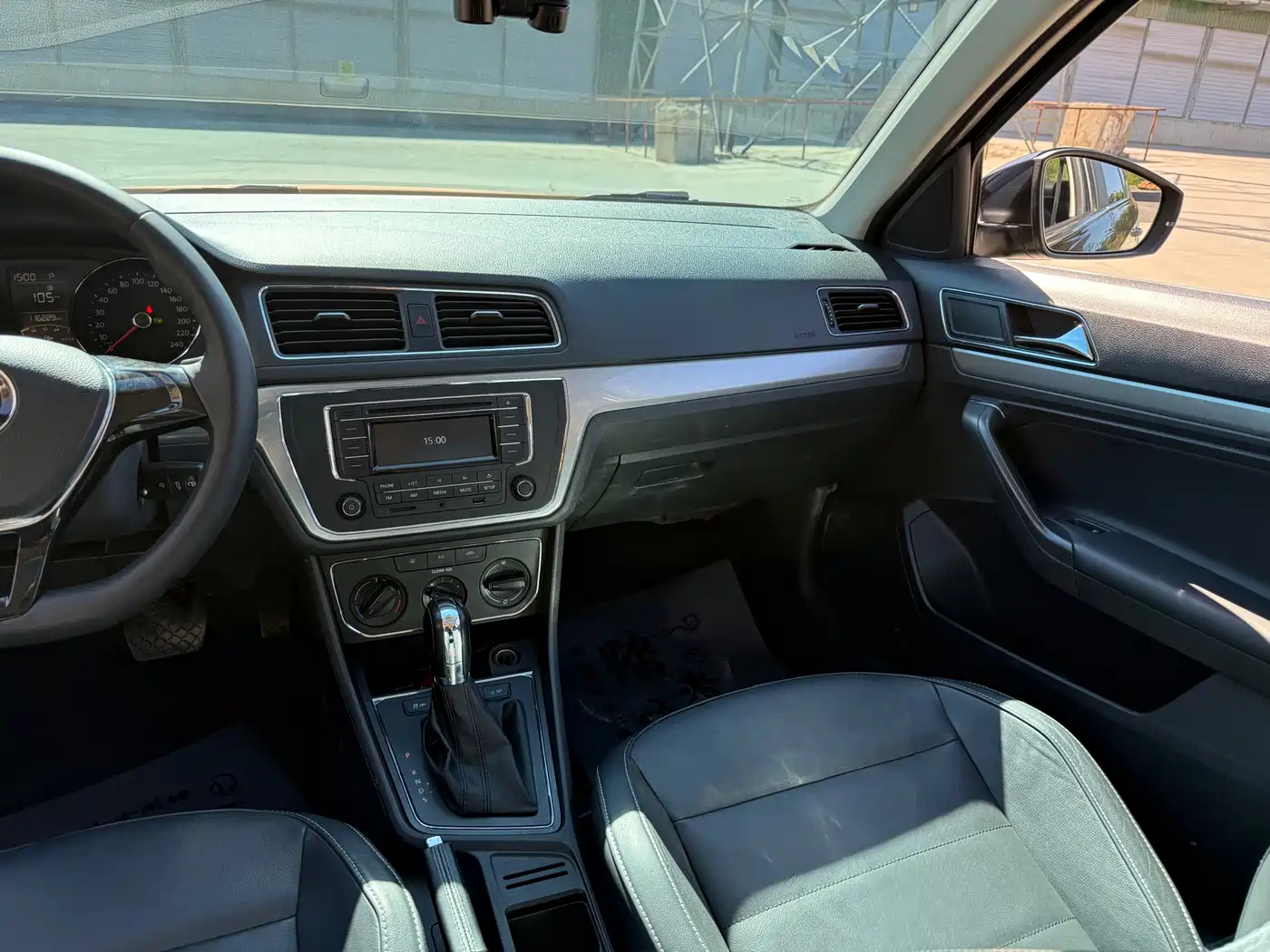 Volkswagen Lavida 2015 1.6L Automatic Comfort Edition фото 13