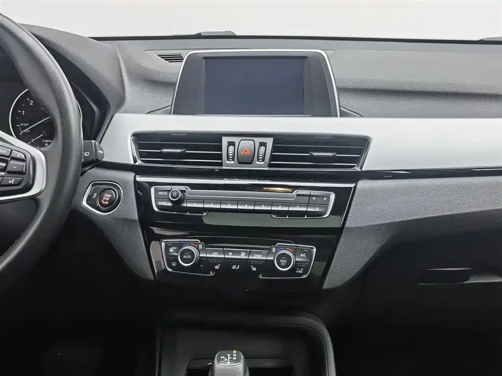 BMW X1 2016 sDrive18Li Premium Model фото 12