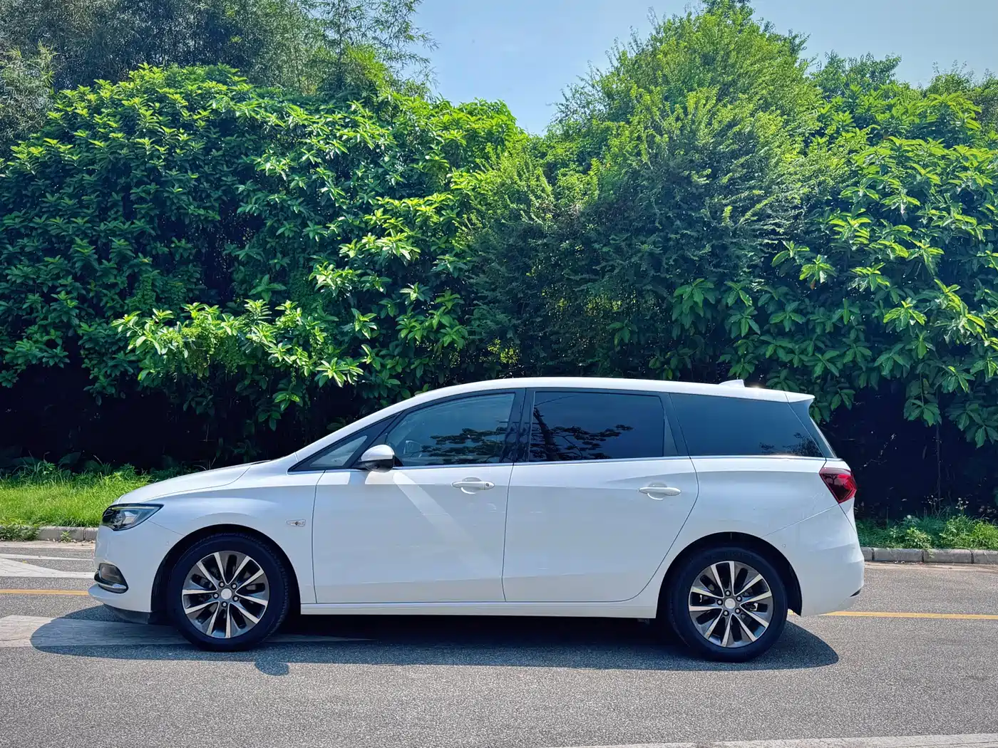 Buick GL6 2018 2018 18T 6-Seater Premium
