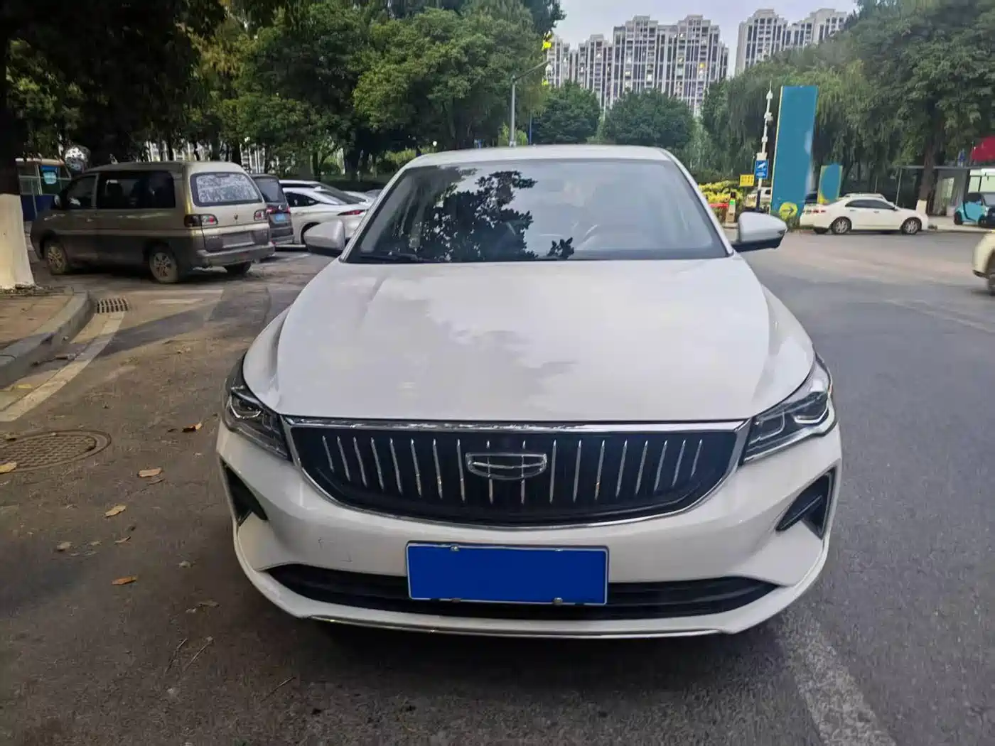 Фото 2 - Geely Emgrand