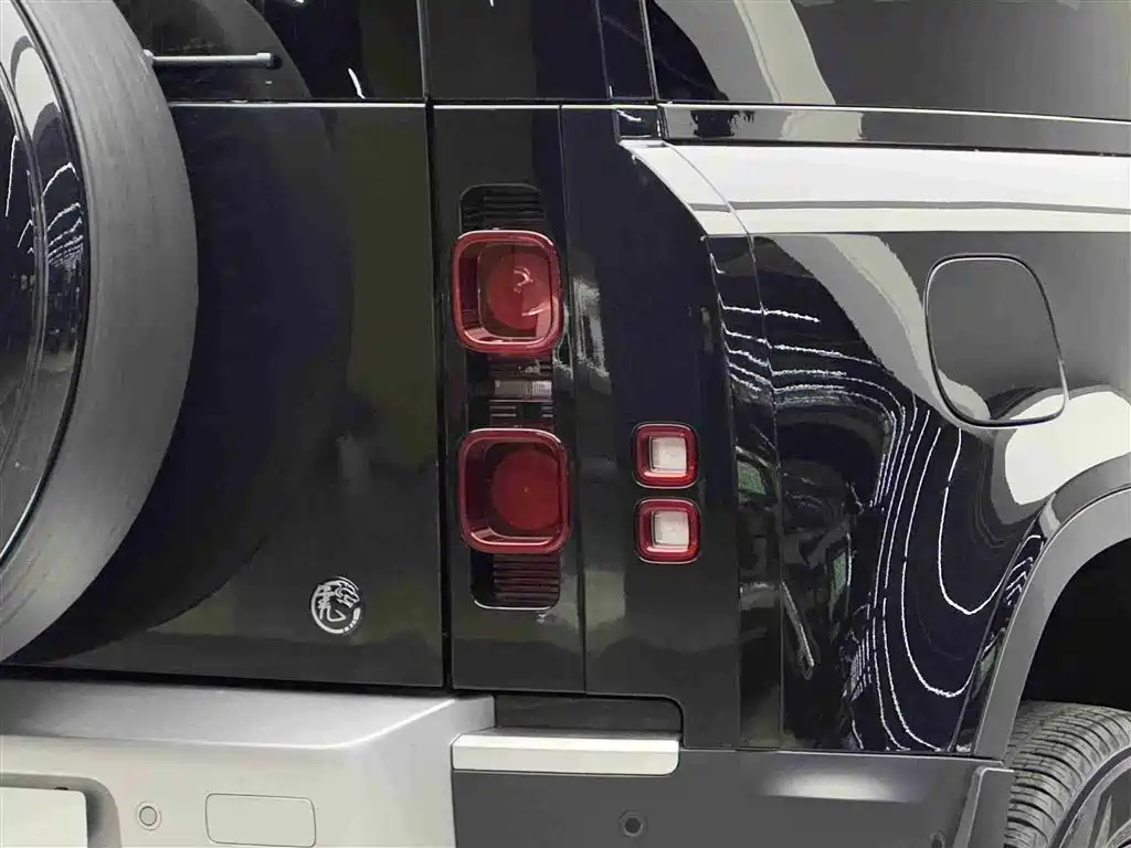 Land Rover Defender 2022 Model 90 2.0T P300 Tiger Ambition Edition фото 16