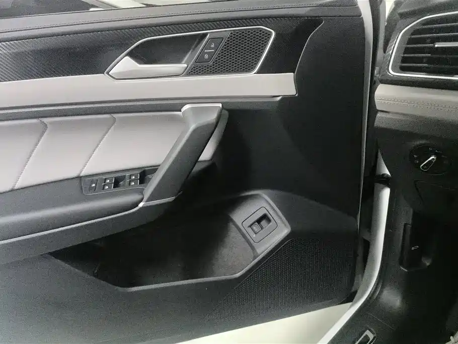 Volkswagen Tayron 2024 300TSI 2WD Luxury Plus Advanced фото 7