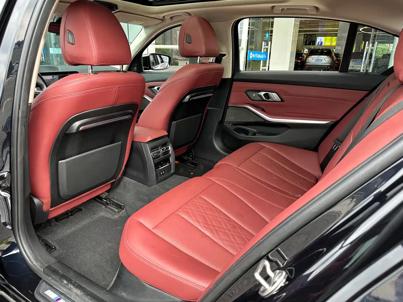 BMW 3 Series 2022 325Li M Sport Shadow Edition фото 17