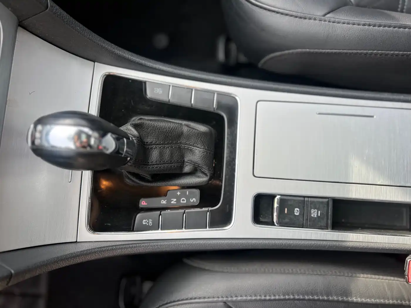Volkswagen Passat 2014 1.8TSI DSG Luxury Edition фото 16