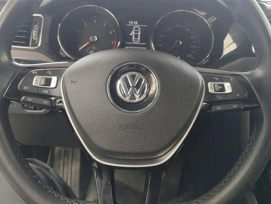 Volkswagen Sagitar 2015 230TSI Automatic Luxury фото 15