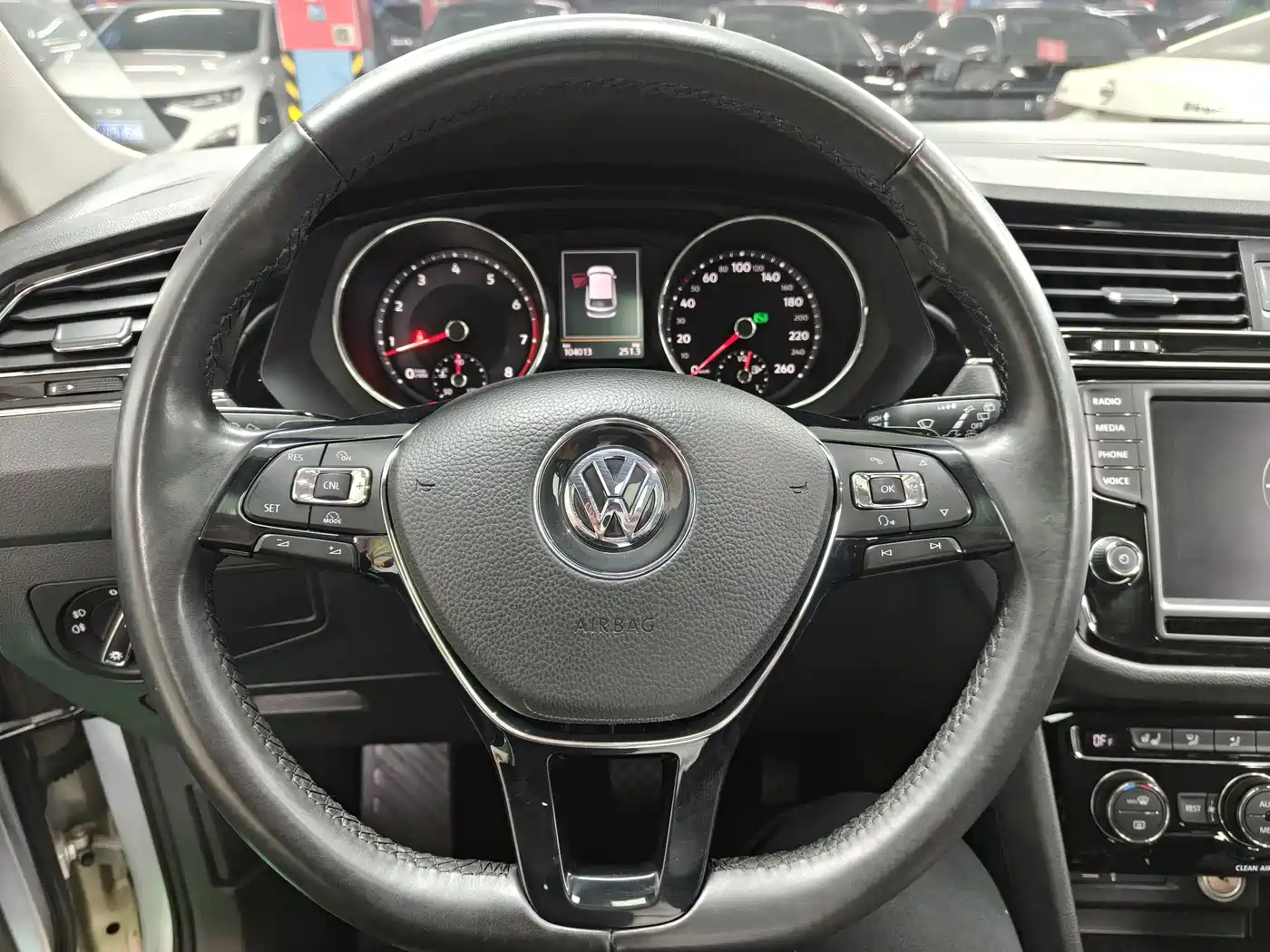 Volkswagen Tiguan L 2017 380TSI Automatic 4WD Luxury Edition фото 9