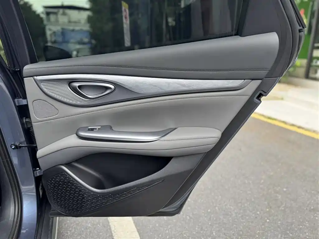BYD Seal 2024 Glory Edition DM-i 1.5L 121km Luxury фото 23