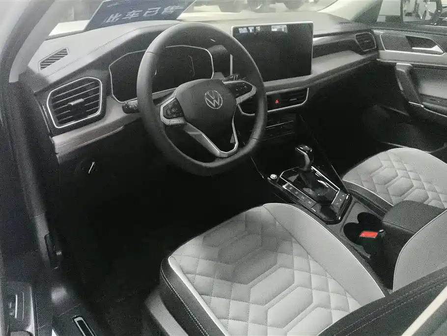 Volkswagen Tayron 2024 300TSI 2WD Luxury Plus Advanced фото 12