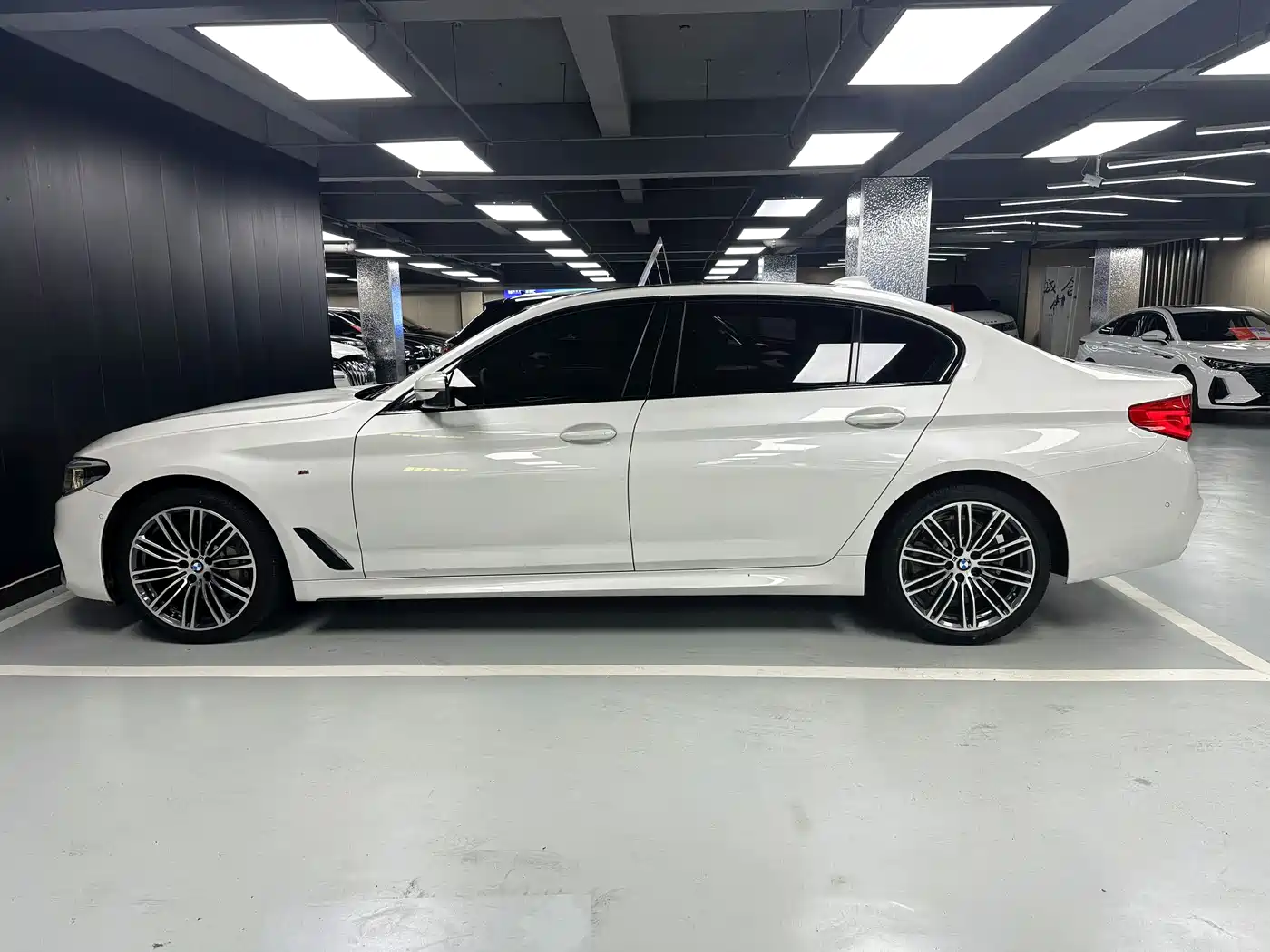 BMW 5 Series 2019 530Li Premium M Sport Package фото 19