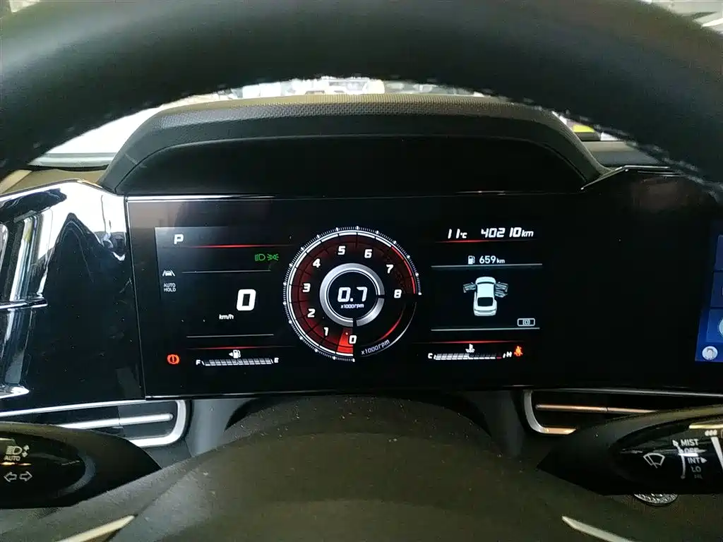 Hyundai Elantra 2021 1.5L CVT LUX Premium Edition фото 12