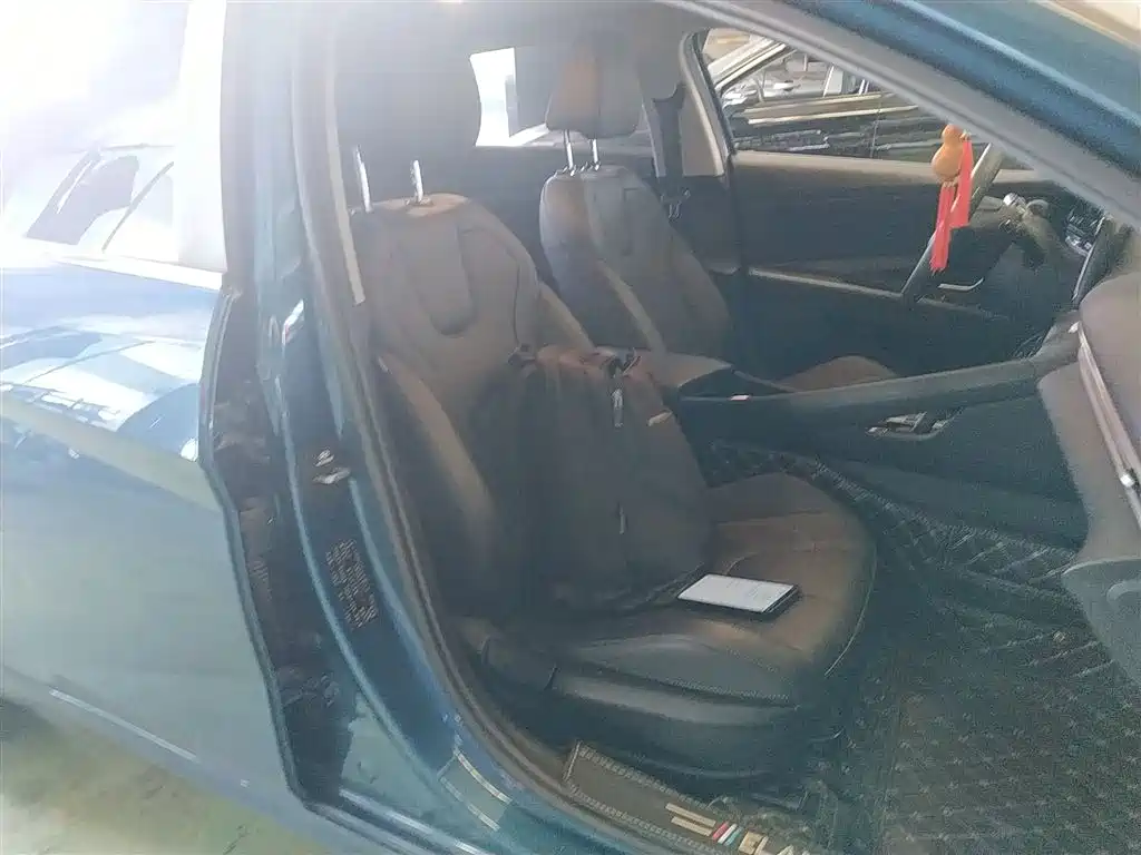 Hyundai Elantra 2021 1.5L CVT LUX Premium Edition фото 25