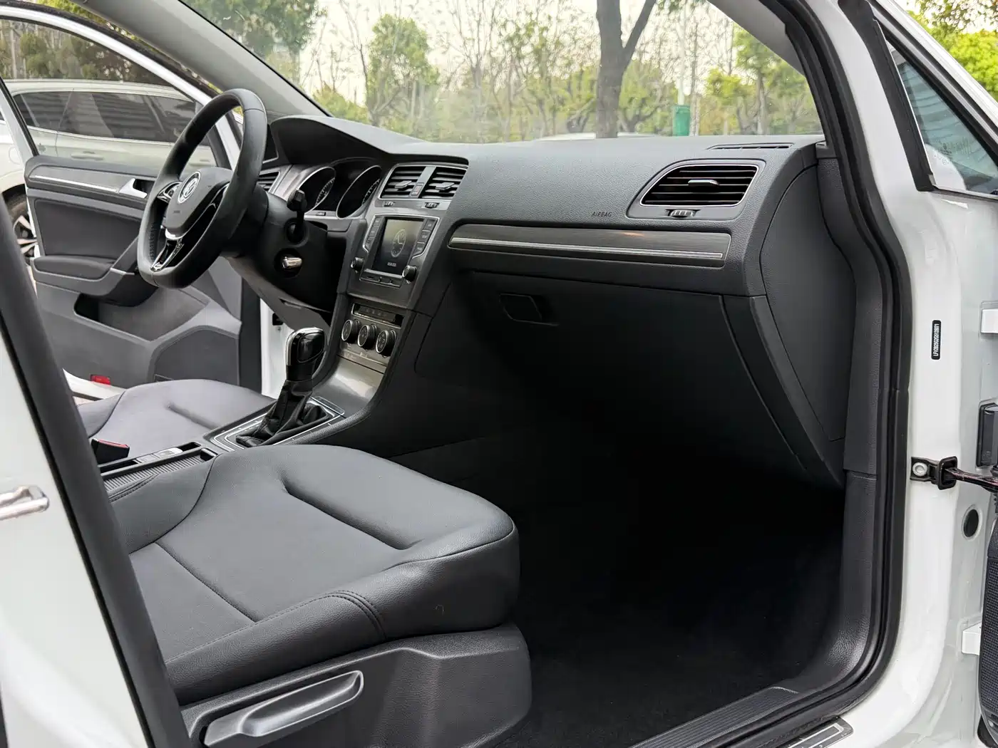 Volkswagen Golf 2016 230TSI Automatic Comfort фото 10