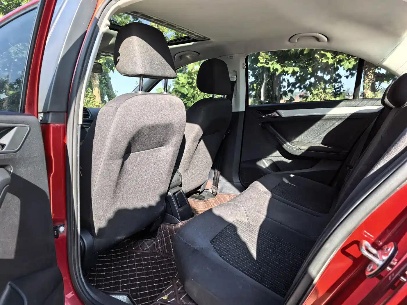 Volkswagen Jetta 2015 1.6L Auto Comfort фото 9