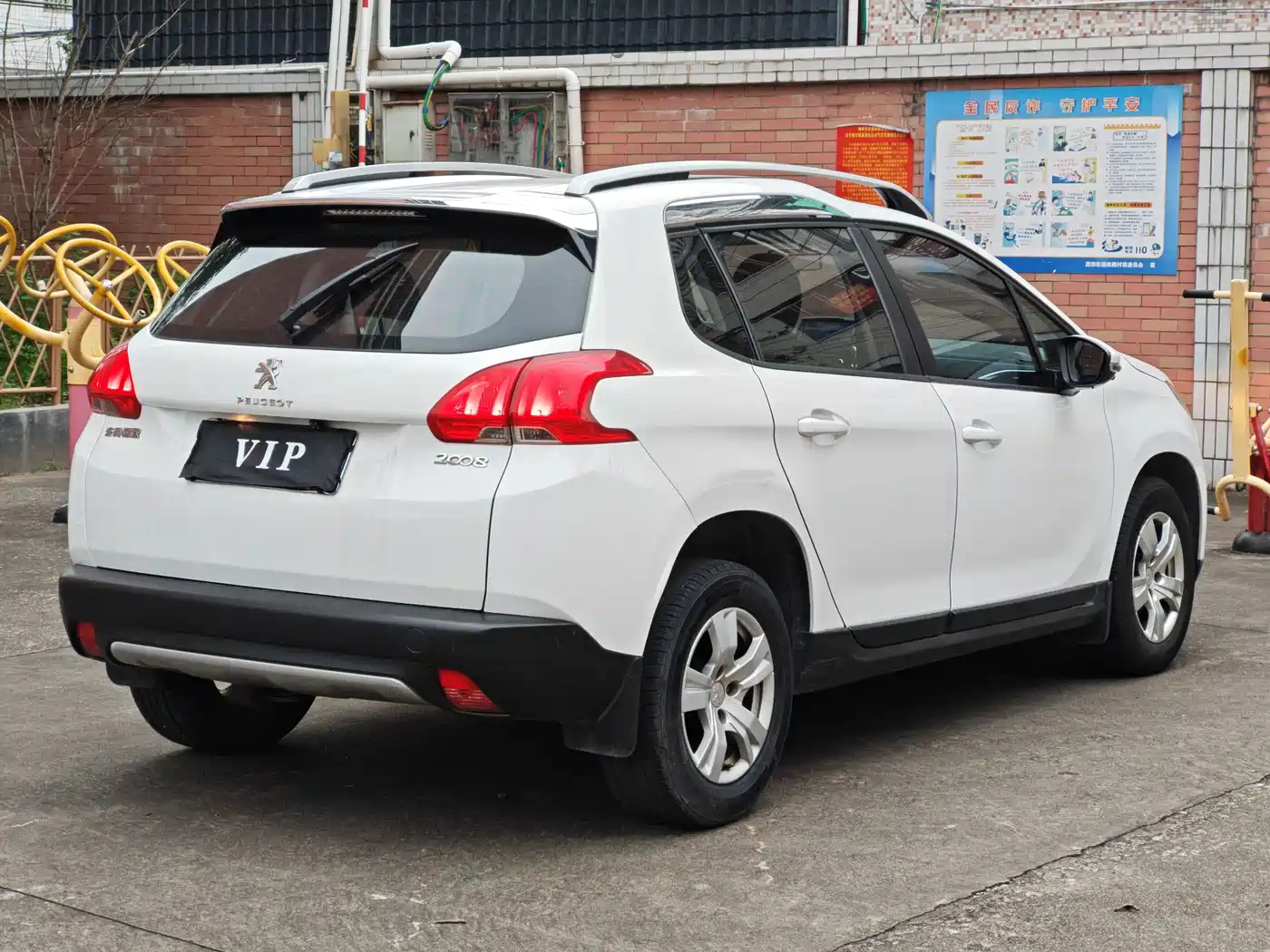 Peugeot 2008 2014 1.6L Automatic Trend Edition фото 7
