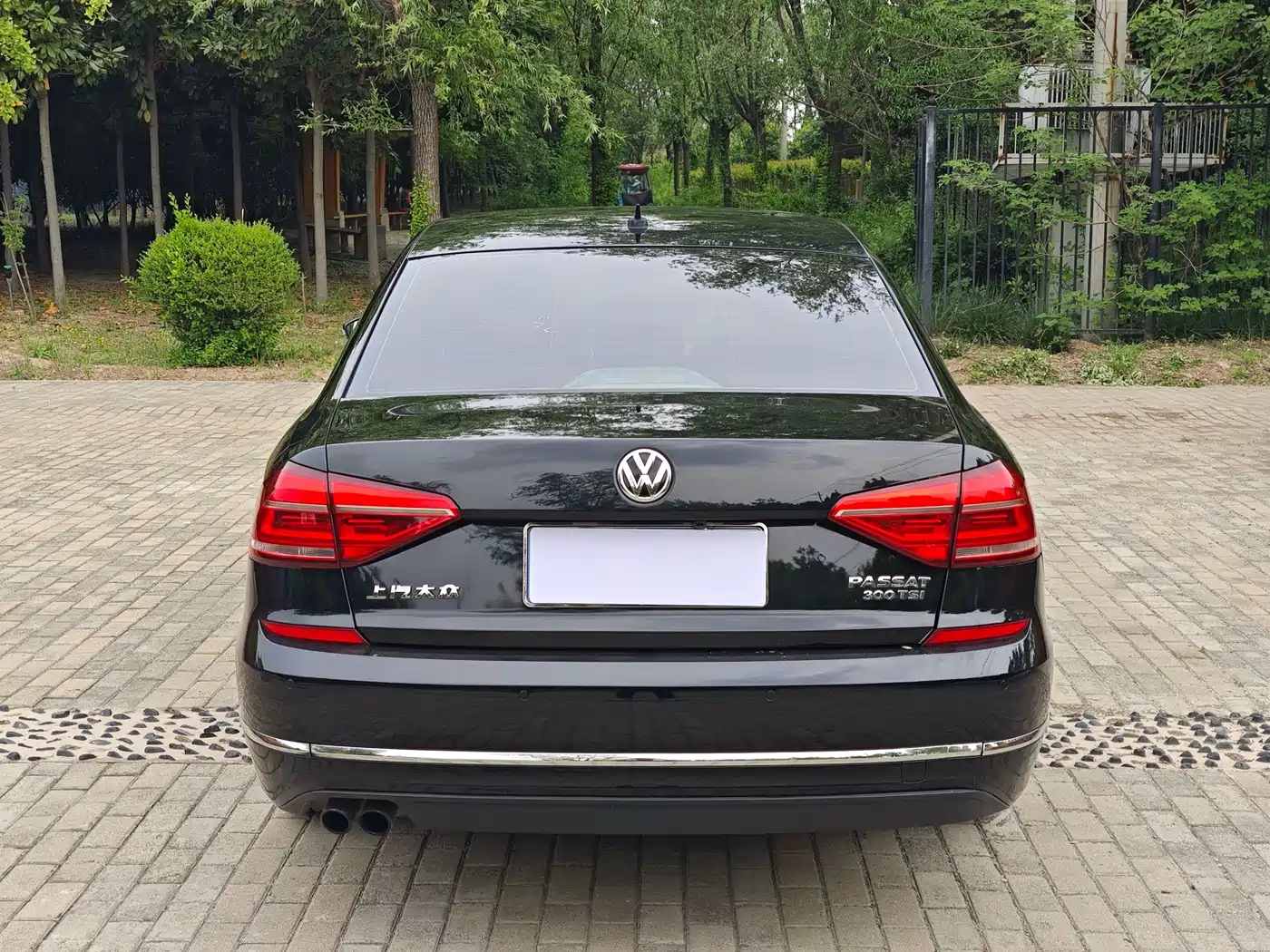 Photo 9 - Volkswagen Passat
