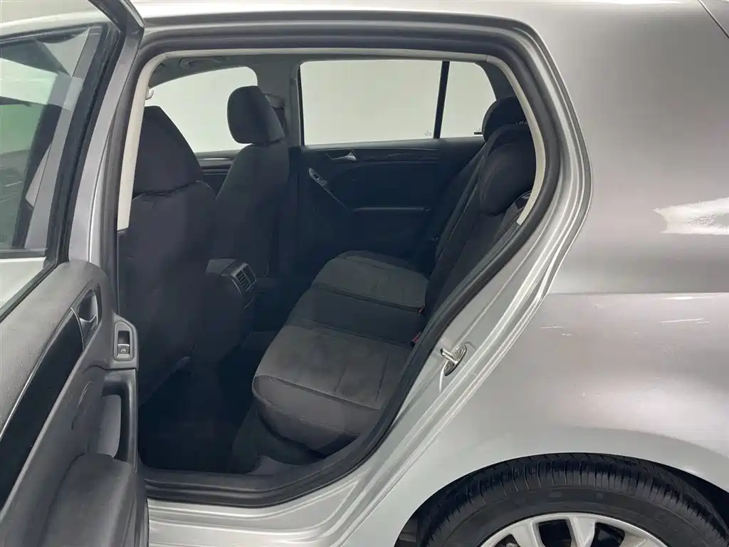 Volkswagen Golf 2012 1.6 Automatic Comfort Type фото 14