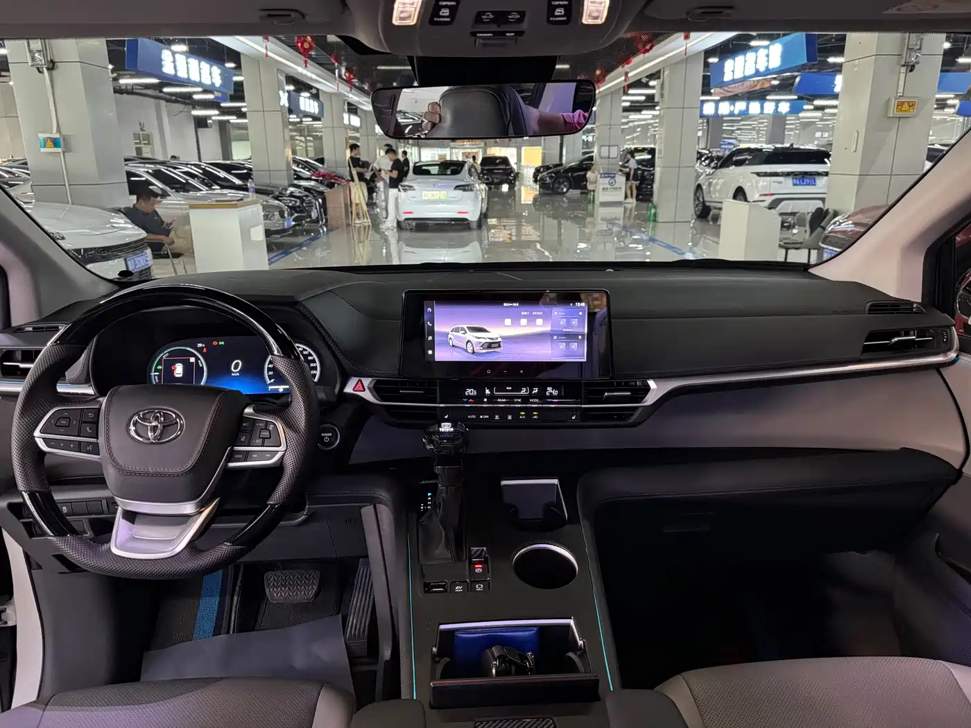 Toyota Sienna 2025 2024 2.5L Hybrid Luxury Edition