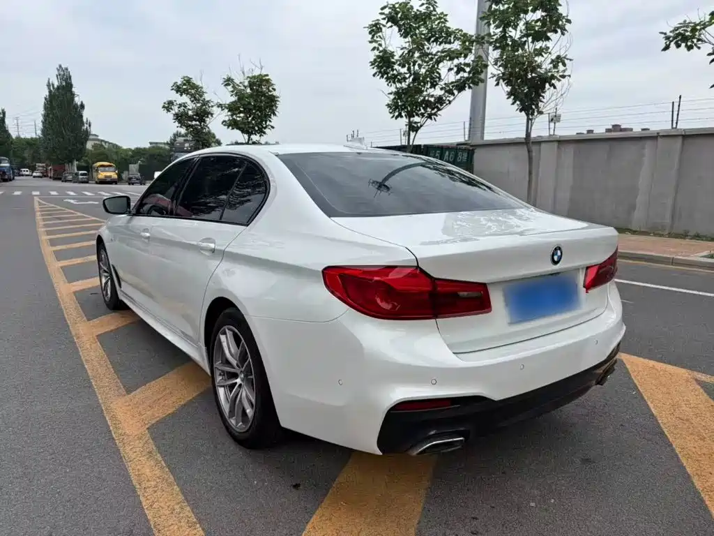 Фото 5 - BMW 5 Series