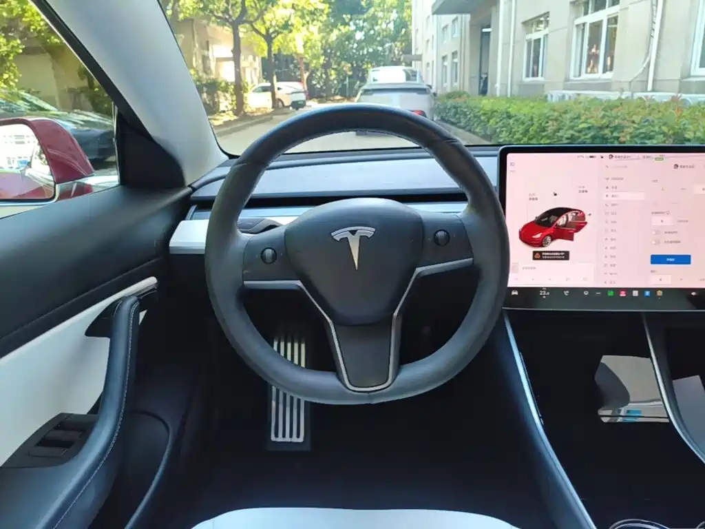 Фото 11 - Tesla Model 3
