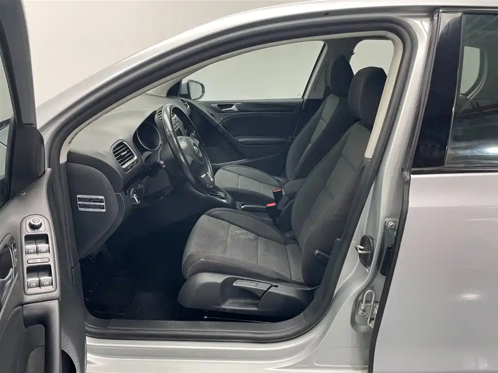 Volkswagen Golf 2012 1.6 Automatic Comfort Type фото 11