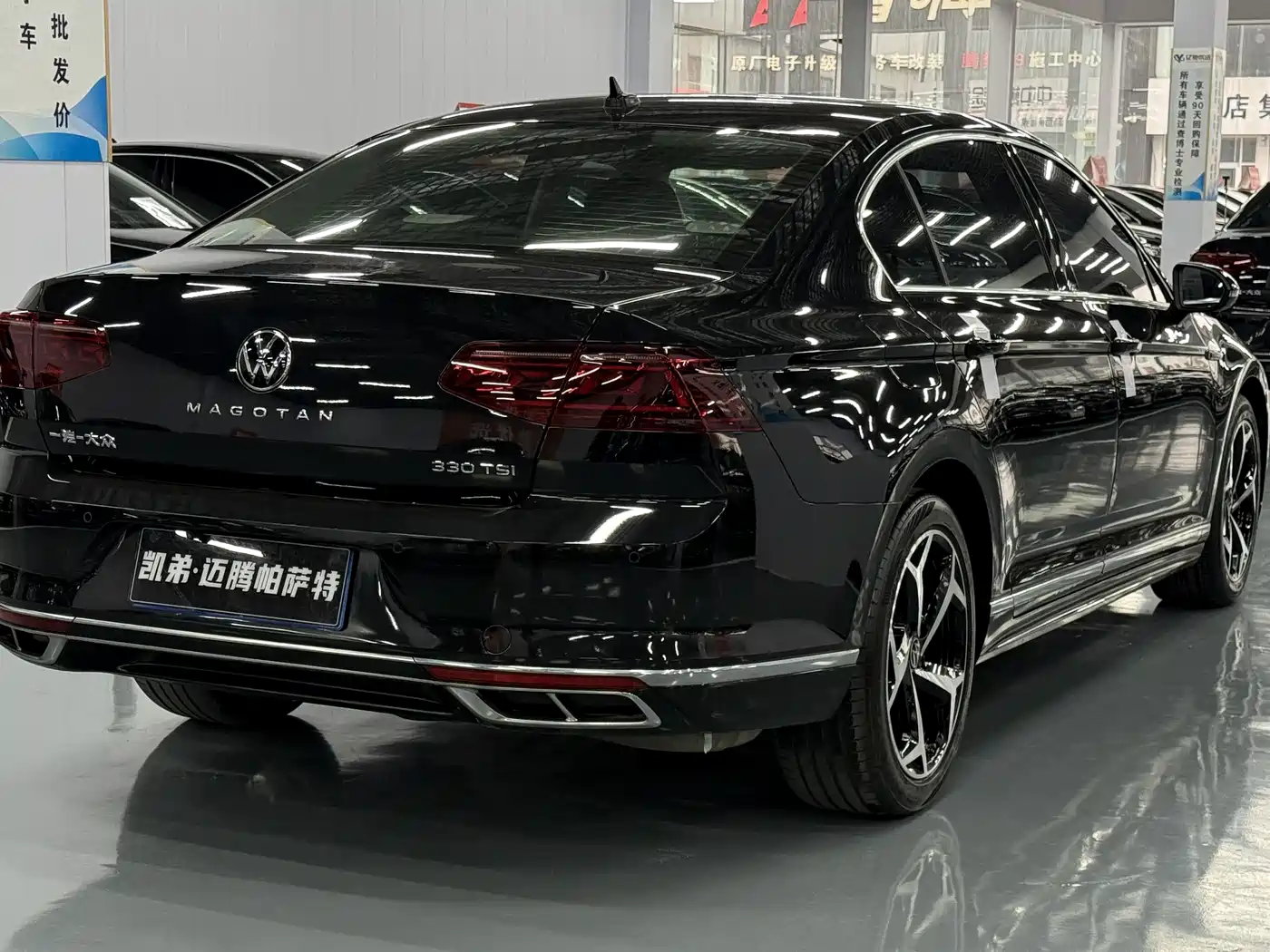 Volkswagen Magotan 2023 Model 2 Million Commemorative Edition 330TSI DSG Luxury фото 4