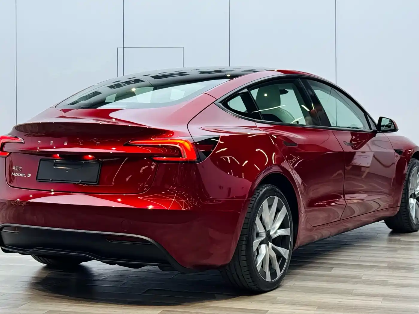 TESLA MODEL 3