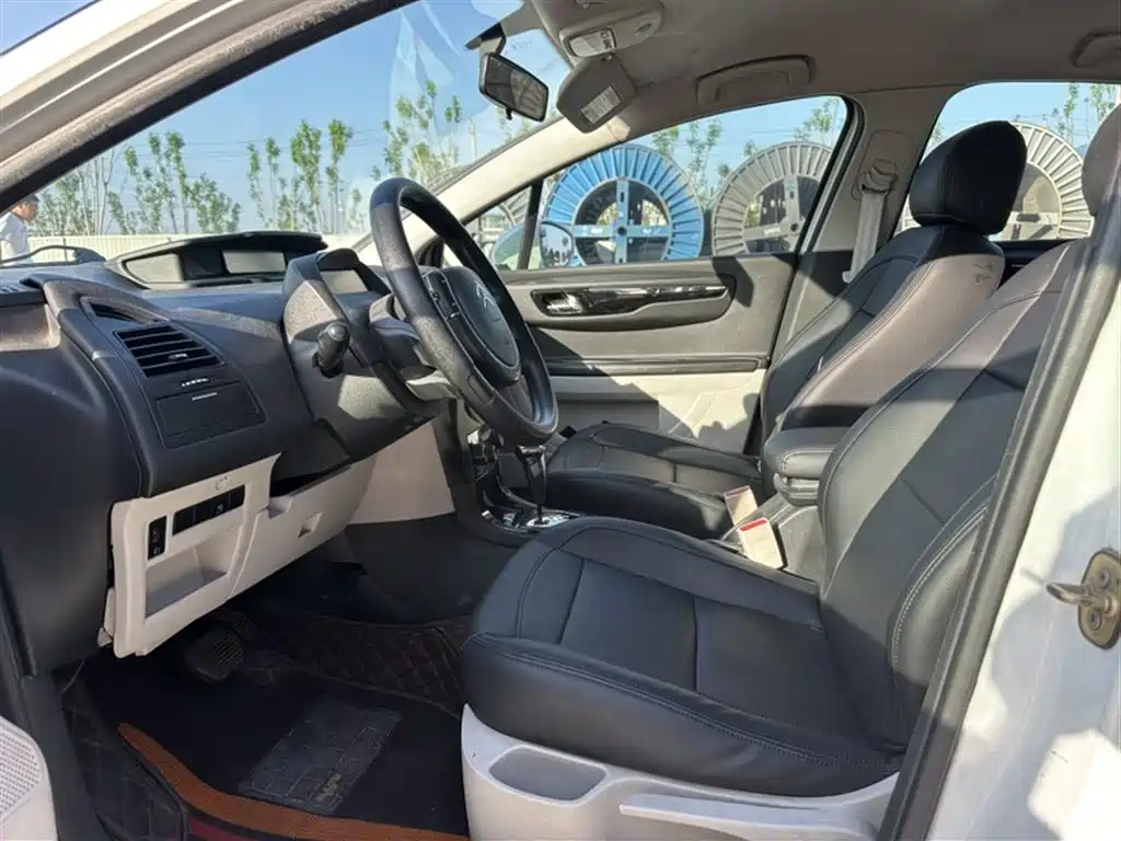 Citroën C-Quatre 2015 2013 Model Sedan 1.6L Automatic Premium Style