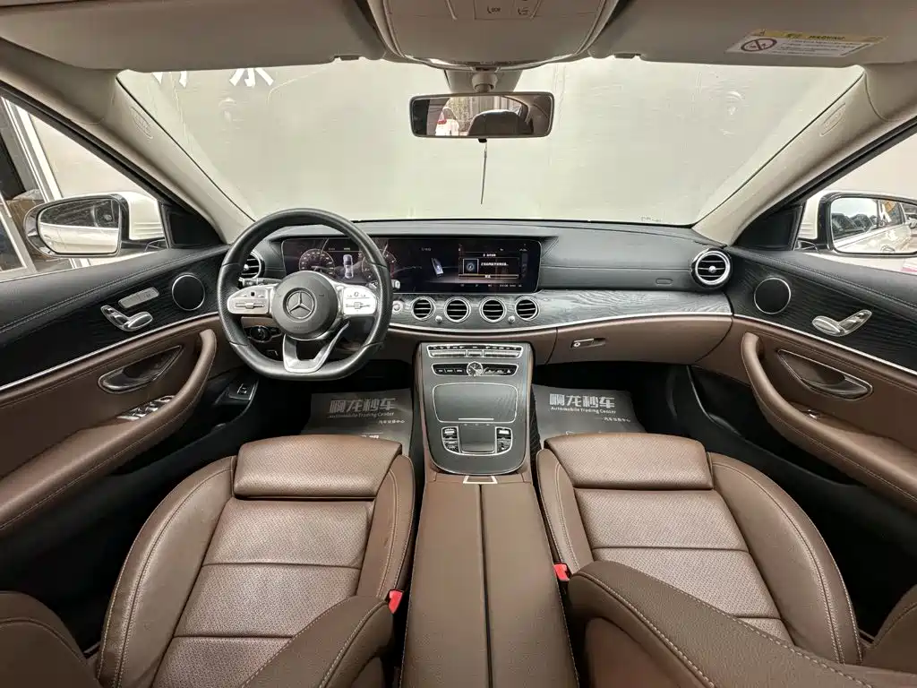 Фото 6 - Mercedes-Benz E-Class