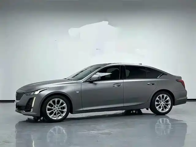 Cadillac CT5 28T, Люкс