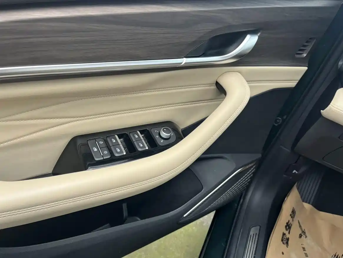 Фото 27 - Geely Xingyue L