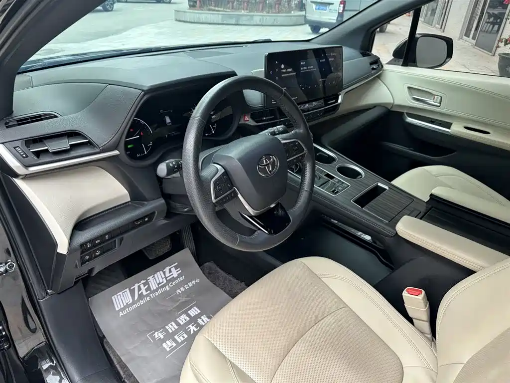 Toyota Sienna 2021 2.5L Hybrid Premium Edition фото 17