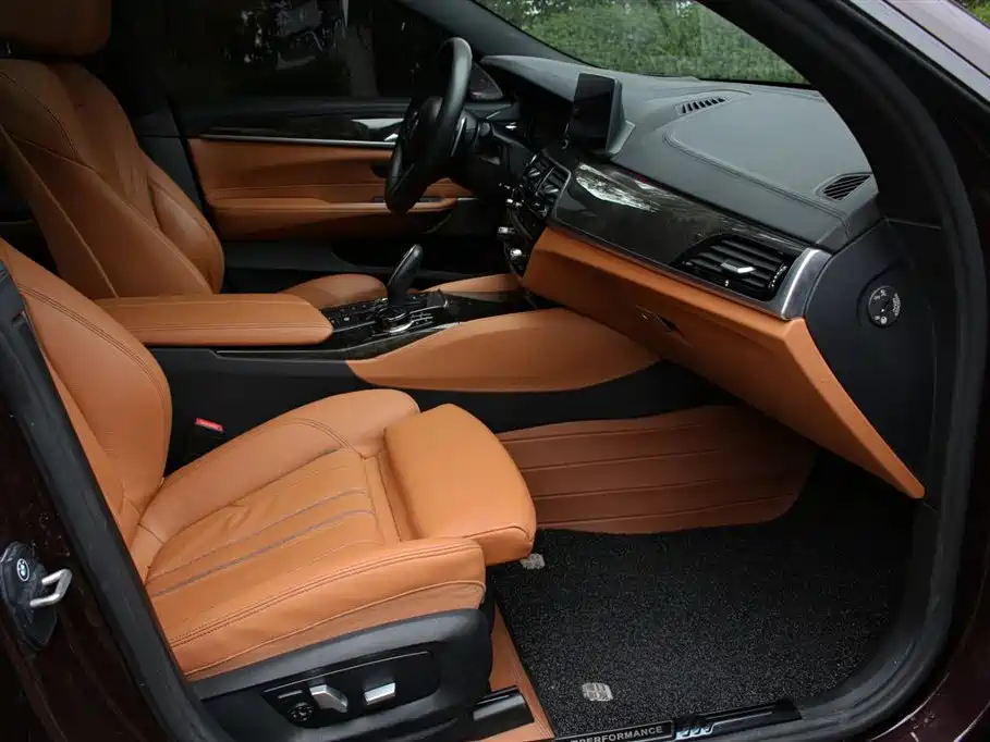 BMW 6 Series GT 2018 630i M Sport Package фото 10