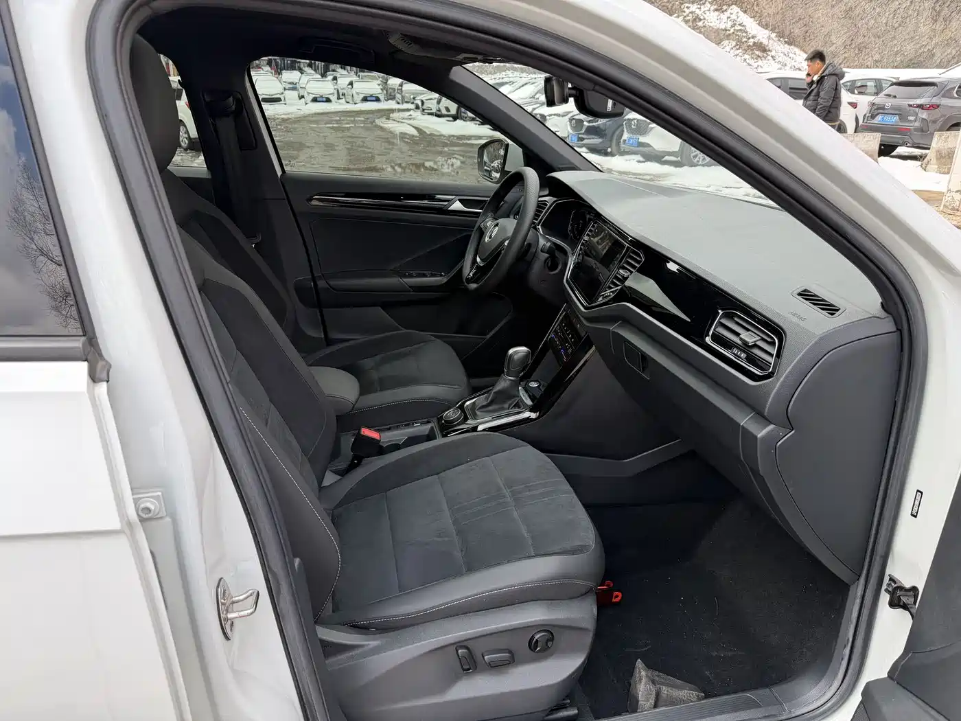 VOLKSWAGEN T ROC EXPLORING SONGS