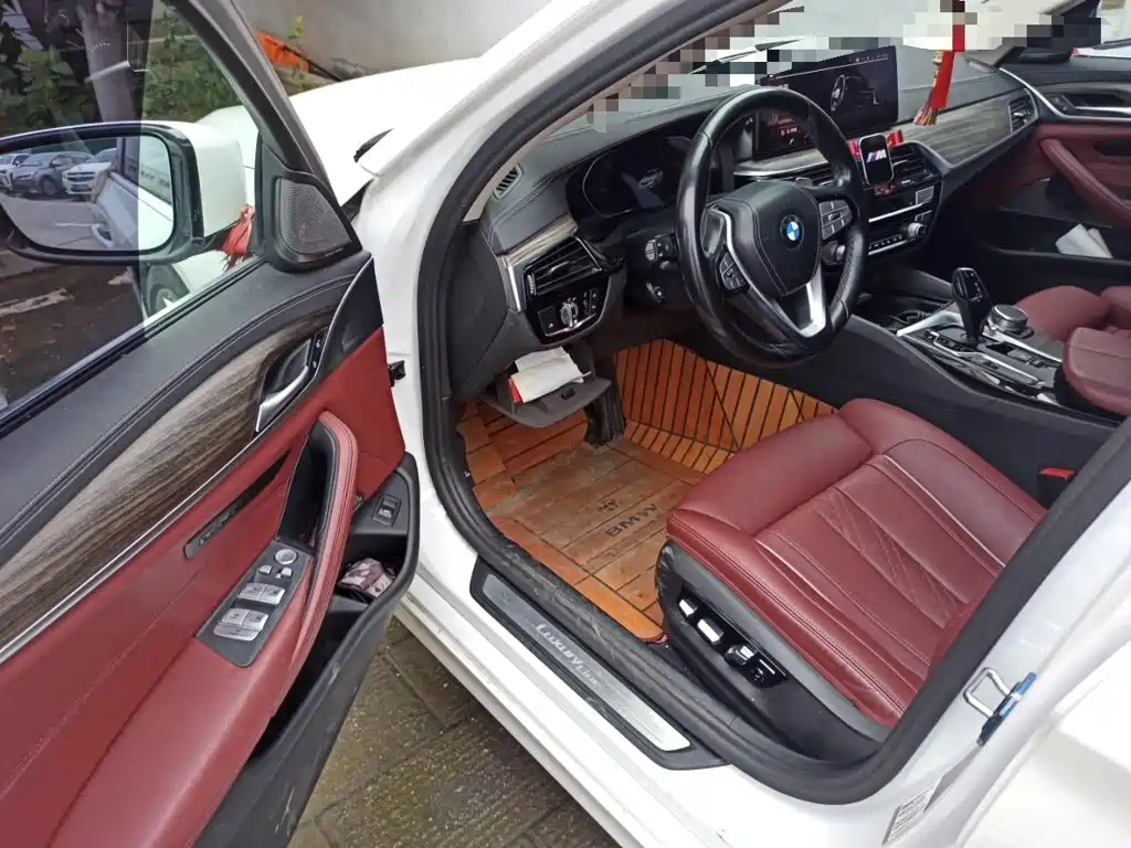 Фото 14 - BMW 5 Series