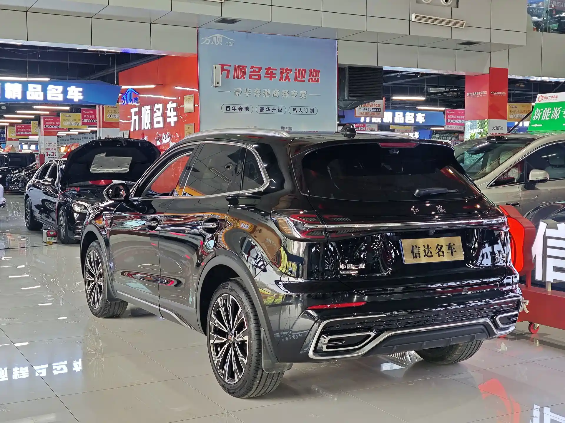 Фото 15 - Hongqi HS5