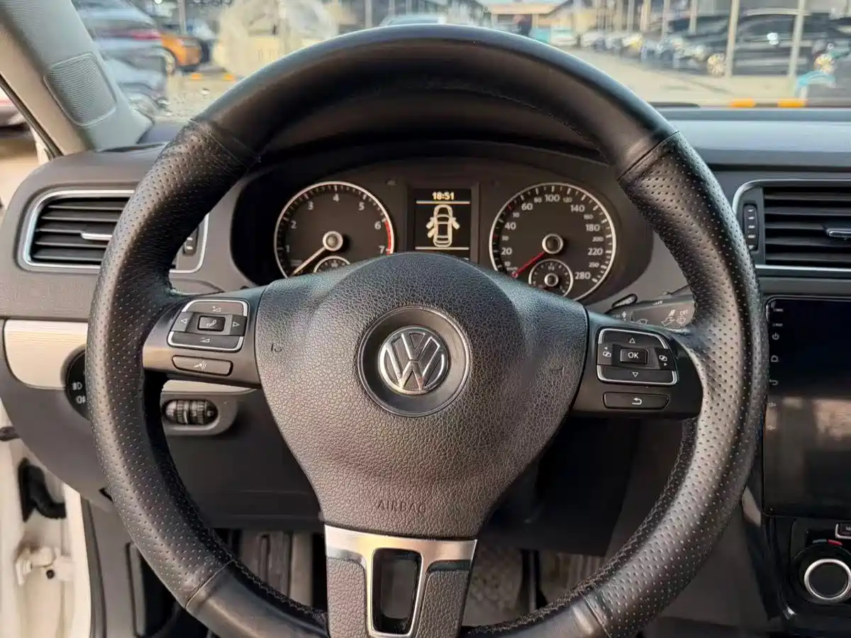 Volkswagen Sagitar 2012 1.4TSI Automatic Luxury фото 9