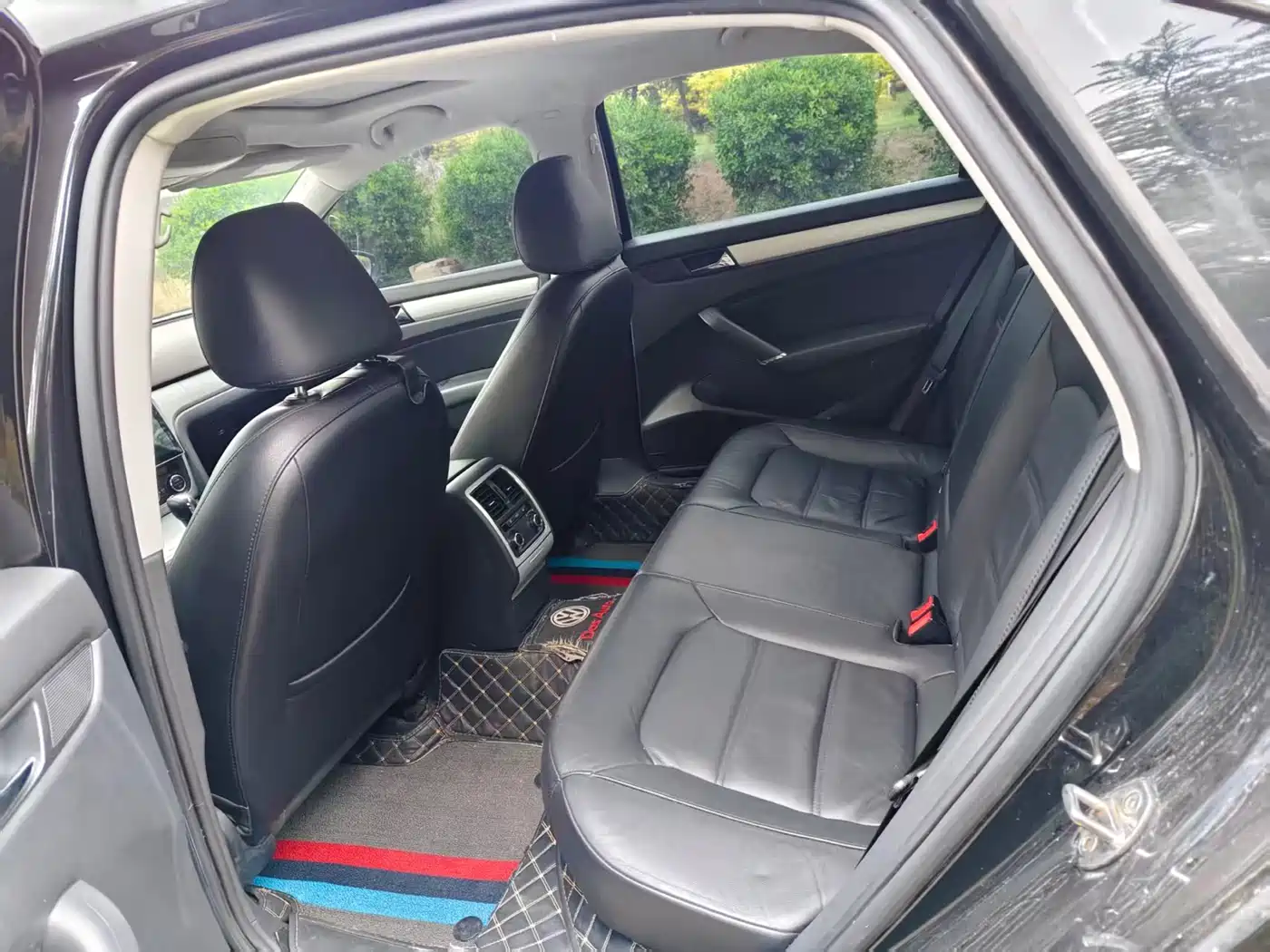 Volkswagen Passat 2015 1.8TSI DSG Honor Edition фото 4